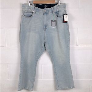 LuLaRoe women’s crop kick flare light wash jean